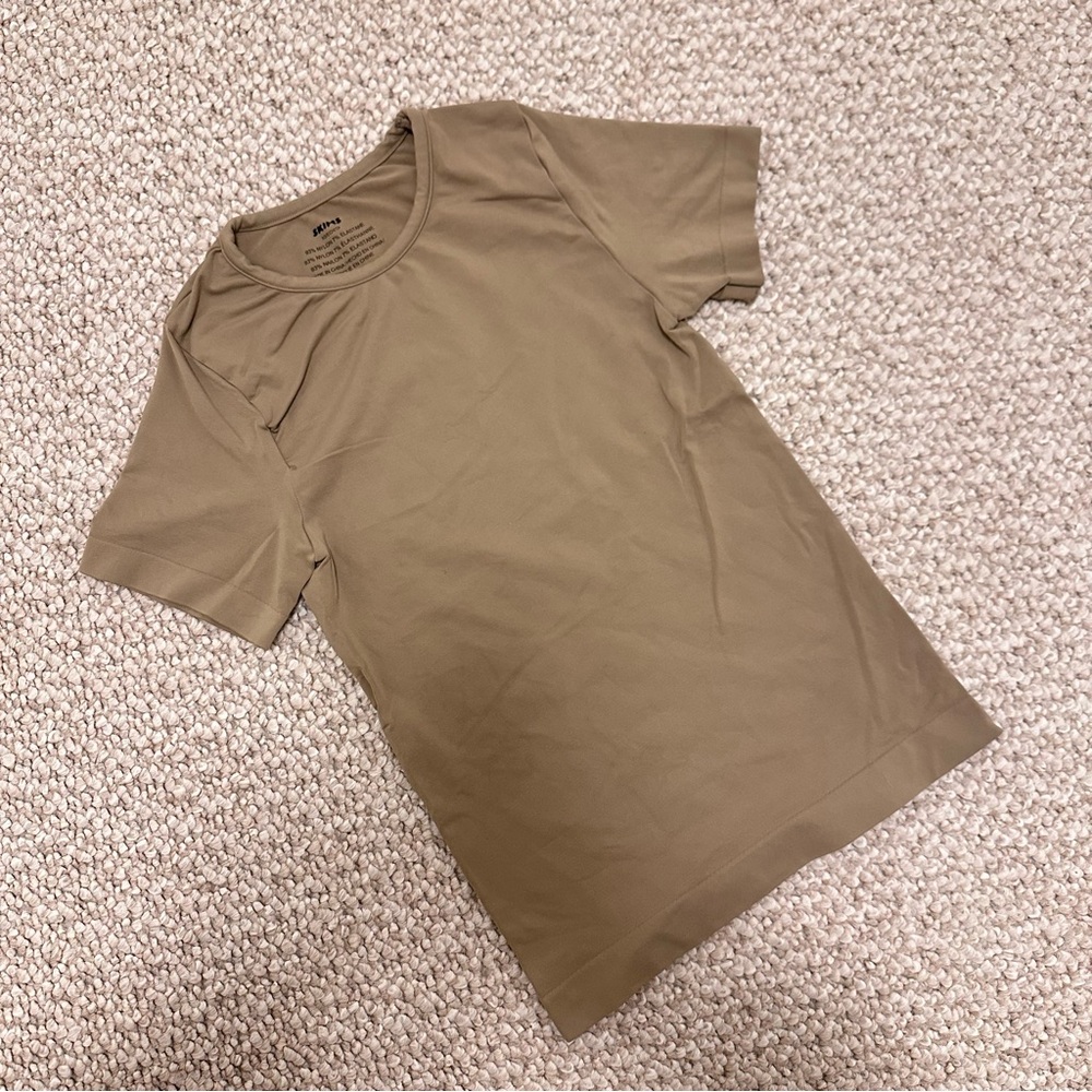 Skims Soft Smoothing T Shirt Size XS in Desert Khaki Olive Green